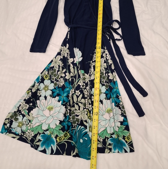 Navy and Floral Old Navy Wrap Dress - Picture 6 of 8